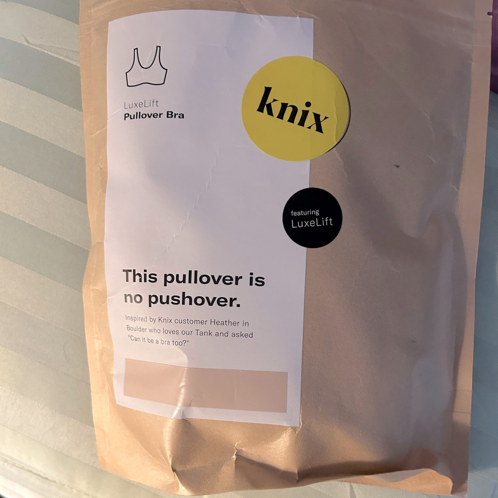 NWT- Knix wire free, hook free bra